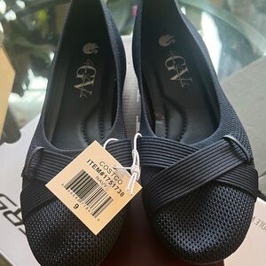 Gloria Vanderbiltt Debbie Women's Navy Slip-On Shoes